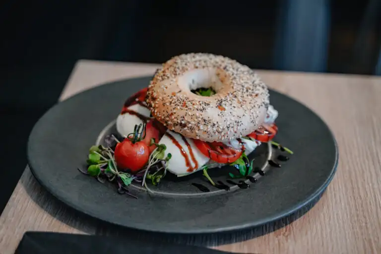 Bagel Caprese im Deli Café von Pasta König im Hochrhein-Center Rheinfelden