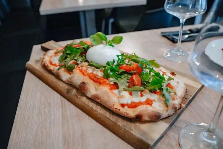Pinsa Burrata im Deli Café von Pasta König im Hochrhein-Center Rheinfelden