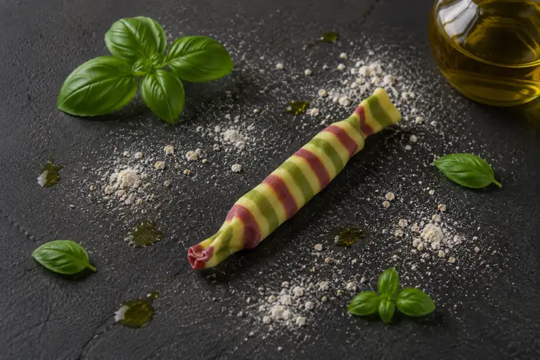 Bonbon Tricolore mit Ricotta- und Tartufo-Füllung aus der Pasta König Manufaktur