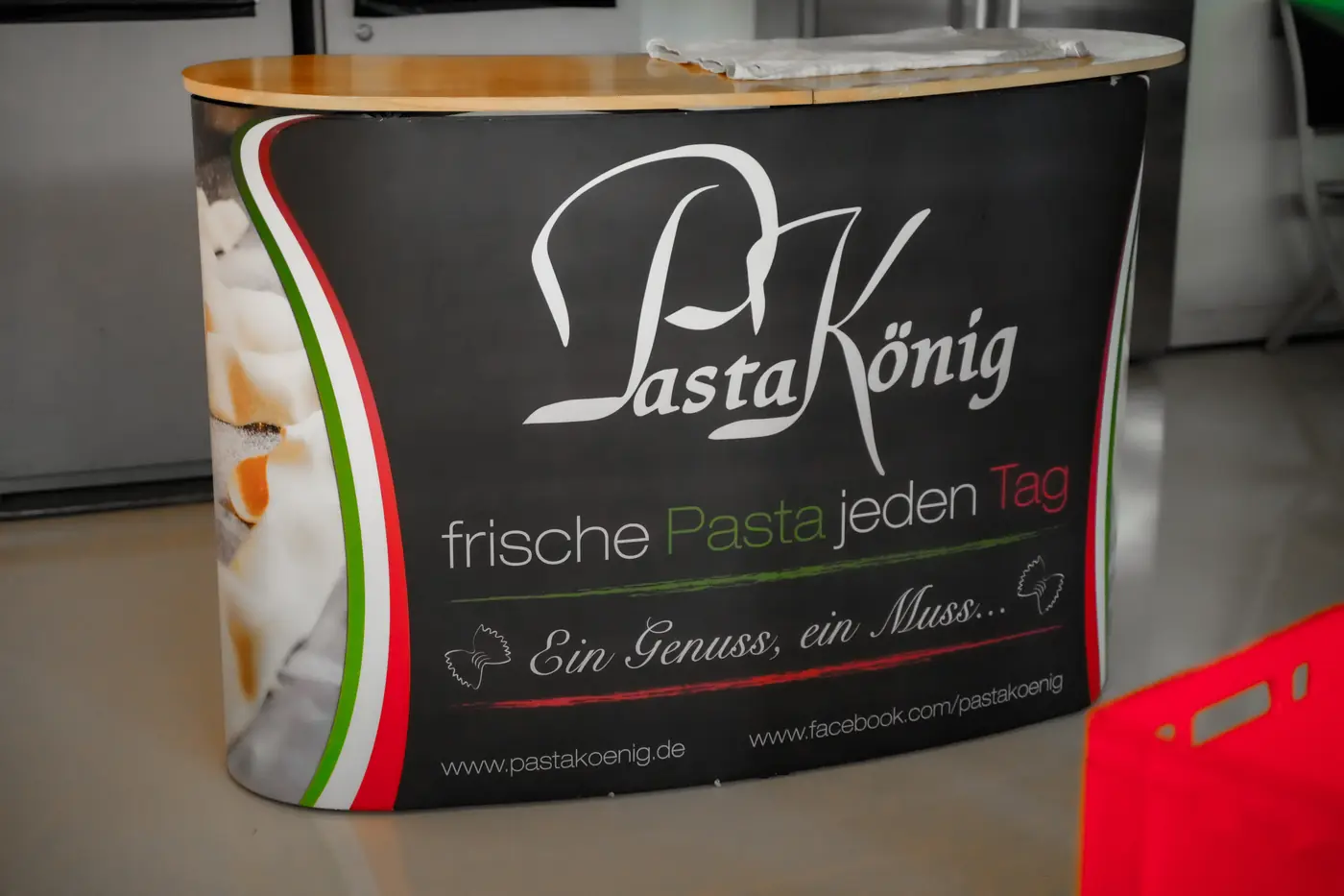 Pasta-König-Theke beim Aufbau