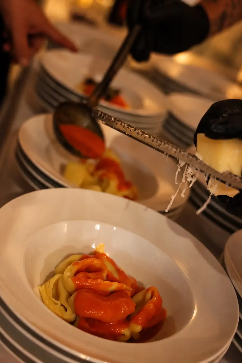 Pasta wird frisch angerichtet